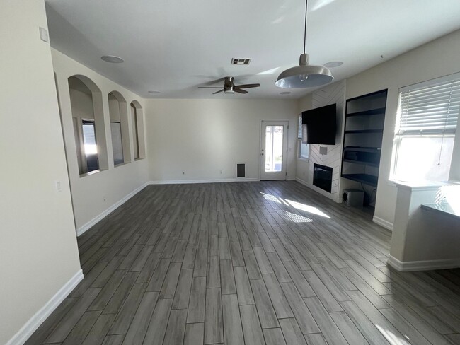 Building Photo - Coming Soon for Lease! 3 bedroom single st...