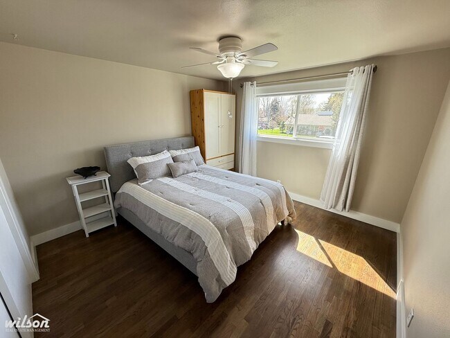 Building Photo - 4TH OF JULY MOVE IN SPECIAL!! Beautiful Fu...
