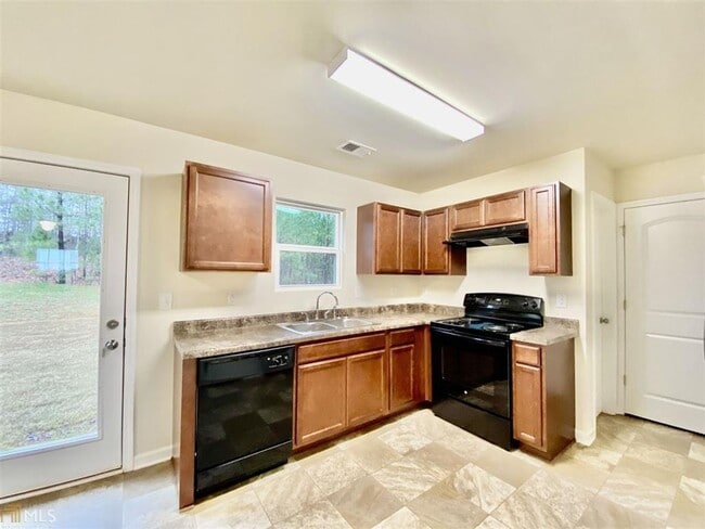 Building Photo - Wow! Like new, 3 bed, 2.5 baths, tile floo...