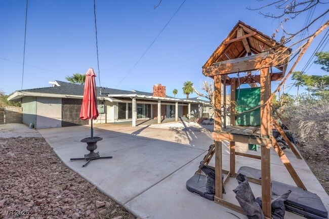 Building Photo - 3701 Pyramid Dr