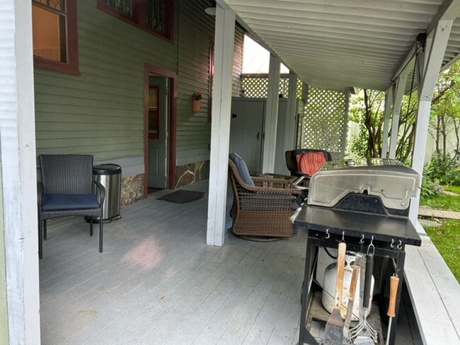 Building Photo - Whitefish 3 Bedroom partially furnished home with garage and private yard