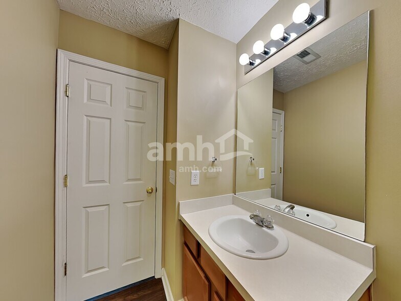 Building Photo - 3173 Hidden Creek Dr