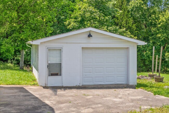 Building Photo - 3969 Cumberland City Rd