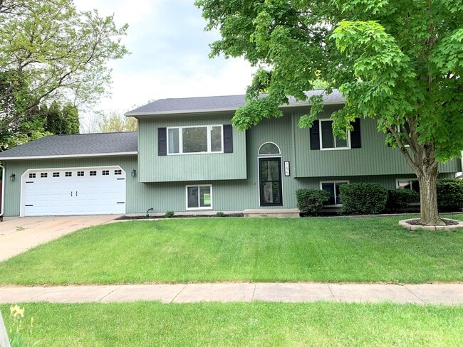 Building Photo - 155 Bayberry Ln