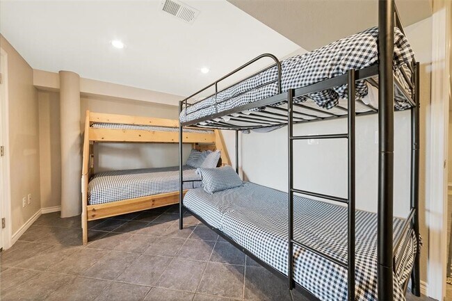 Building Photo - 705 Nomad Dr