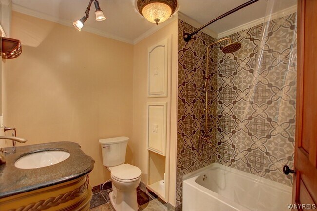 Building Photo - 5880 Draudt Rd