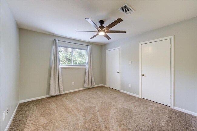 Building Photo - 15754 Walkwood Dr