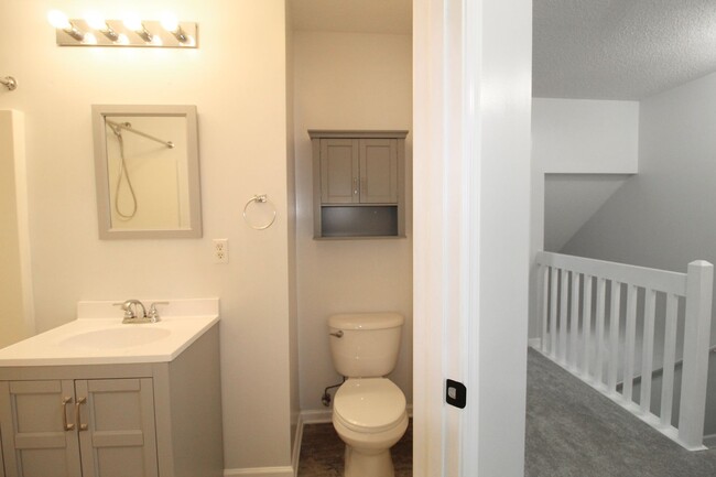 Building Photo - 865 Camelot Ln