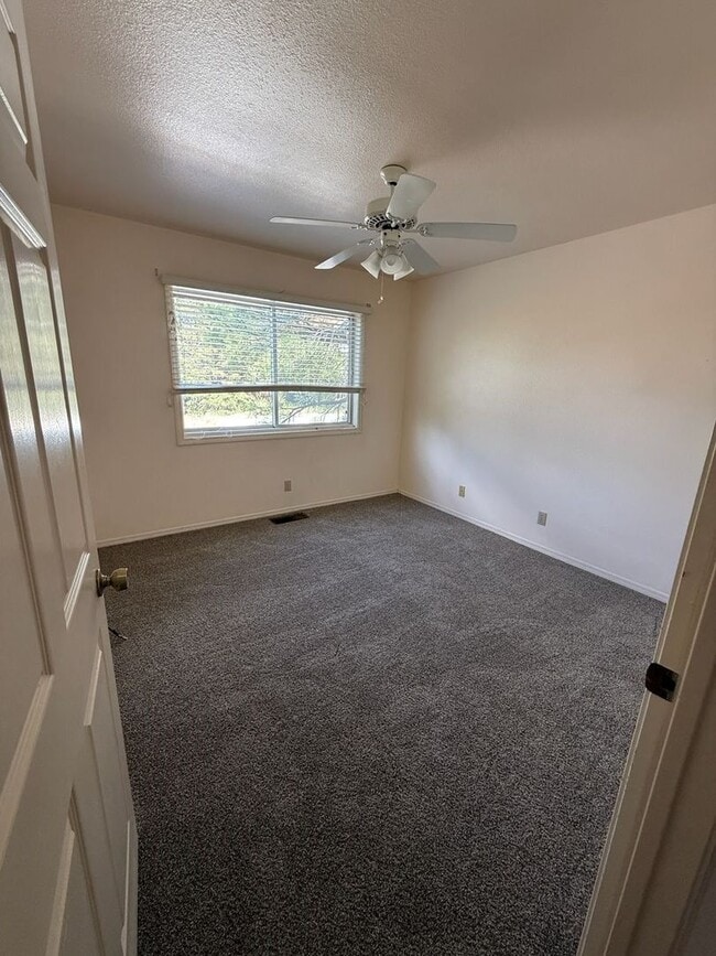 Building Photo - Large Single level Sinagua Heights home fo...