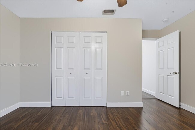Building Photo - 4927 Lombard Pass Dr