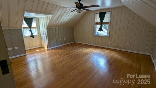 Building Photo - 1507 Woodland Dr