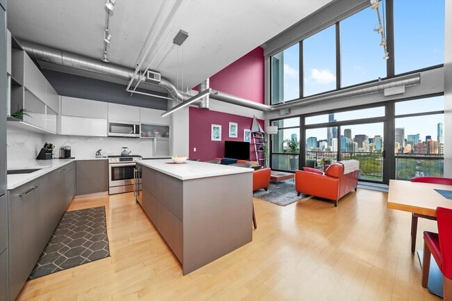 Building Photo - 1530 S State St