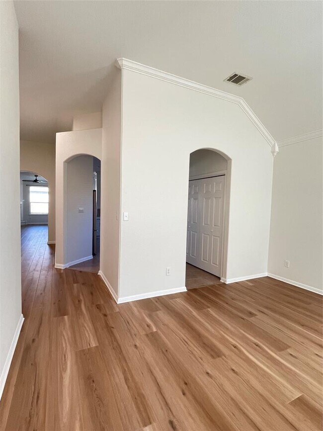 Building Photo - 15801 Belfin Dr