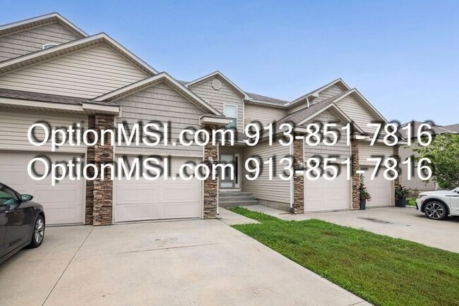 Building Photo - Townhome available in Piper schools