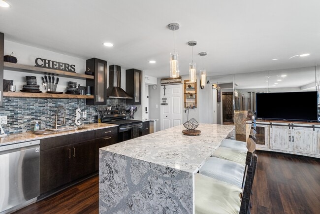 Building Photo - 3558 Shore Dr