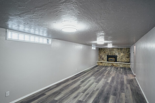 Building Photo - 284 N 45th E