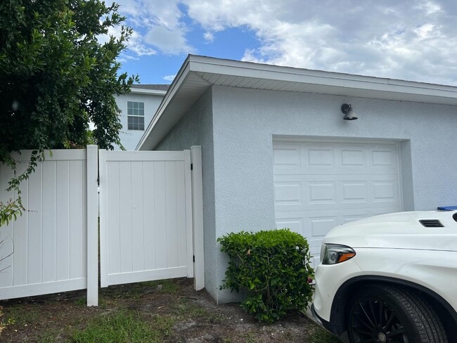 Building Photo - 2820 1st Ave S