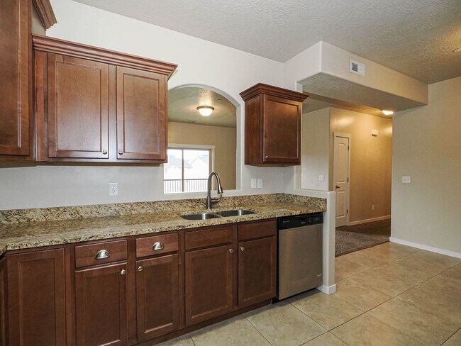 Building Photo - 3 Bedroom, 2 Bathroom Condo