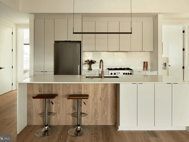 Building Photo - 2011 Cambridge St