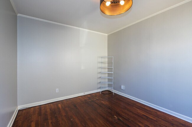 Building Photo - Beautiful Brookside duplex unit - NO PETS