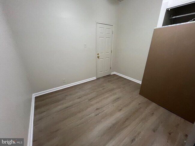 Building Photo - 1709 W Montgomery Ave