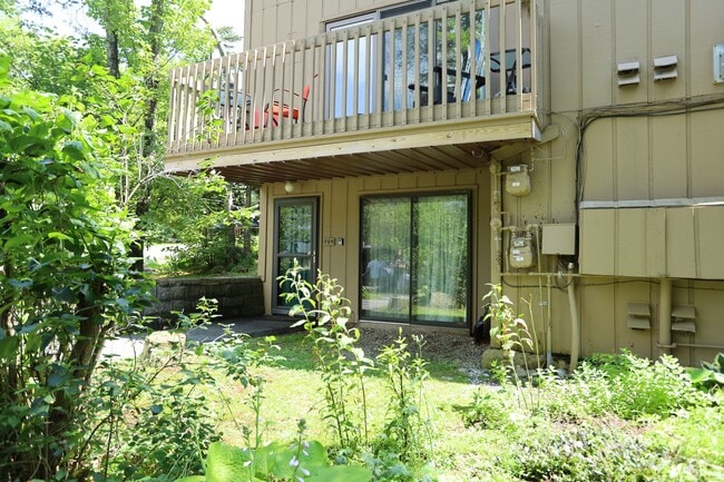Primary Photo - 18 Windsor Hill Way