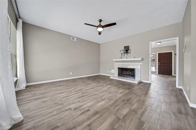 Building Photo - 23111 Red River Dr