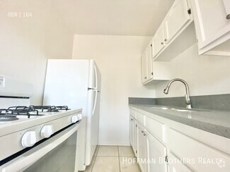 Building Photo - 1414 N Kingsley Dr