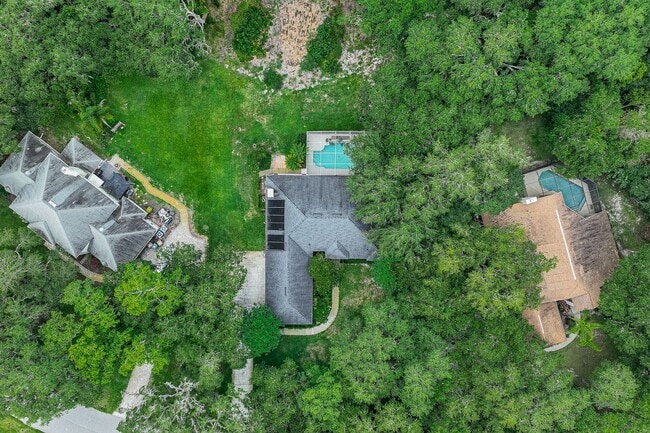 Building Photo - Beautiful 3/3 Pool Home in Gated Community W/ Lake Access