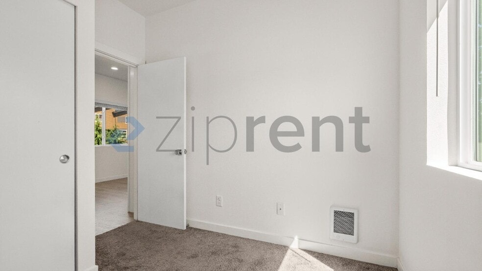 Building Photo - Unit C101