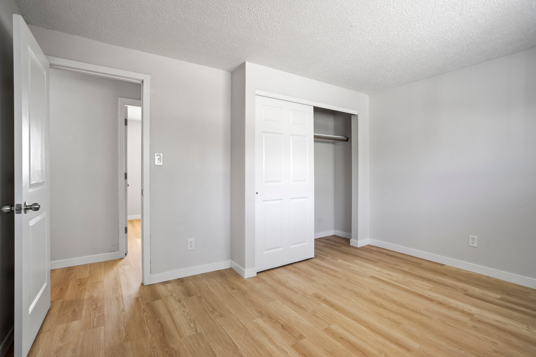 Building Photo - 2050 Del Mar Dr