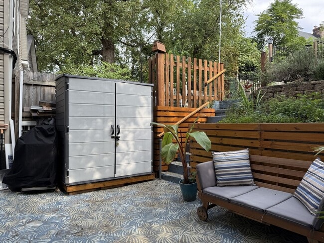 Building Photo - 1328 Morris Rd SE