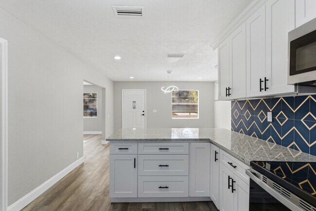 Building Photo - 229 Bonita Rd