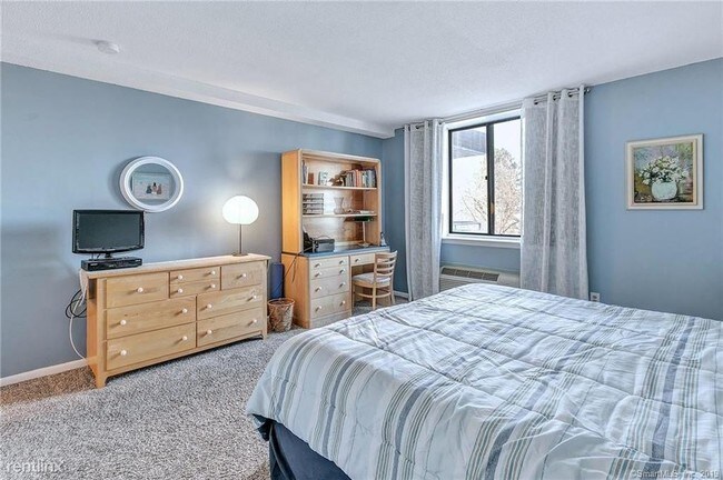 Building Photo - 1 br, 1 bath - 1460 Elm St