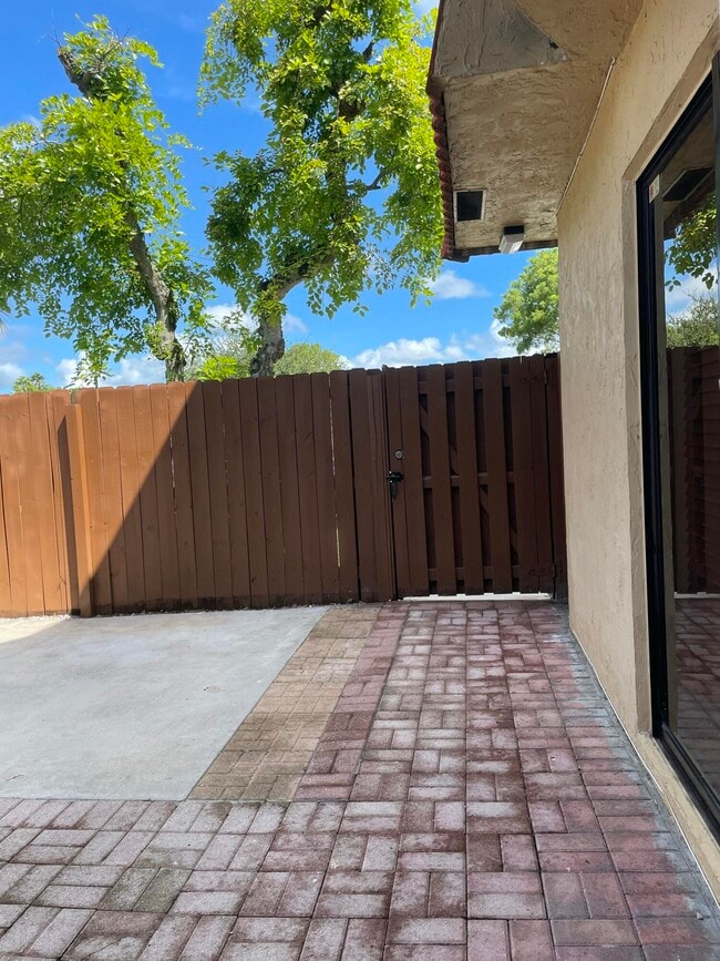 Building Photo - 22976 Oxford Pl