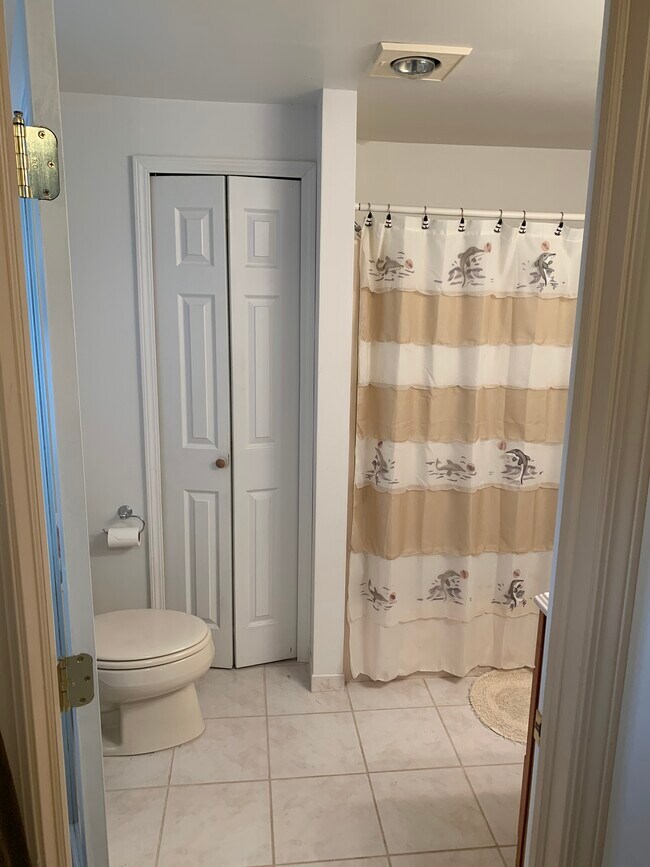 Building Photo - 6588 Shore Acres Dr