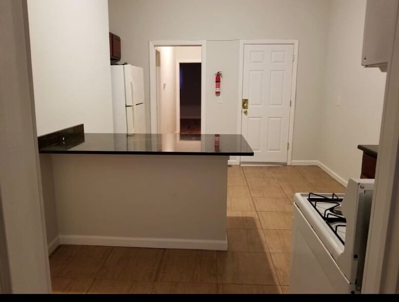 Building Photo - 45 Hawkins St