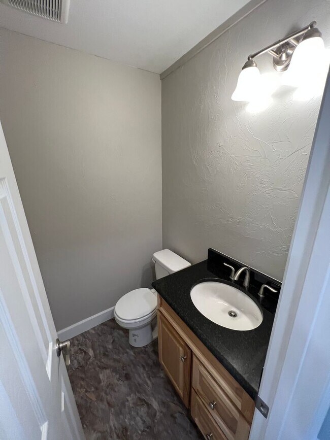 Building Photo - Corner-Lot Bungalow Close to Old Town Fort Collins!