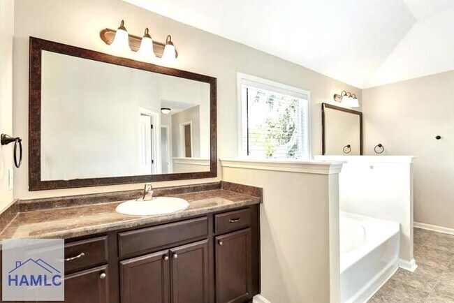 Building Photo - 763 English Oak Dr