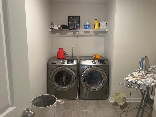 Building Photo - 3938 Dean Grv Wy