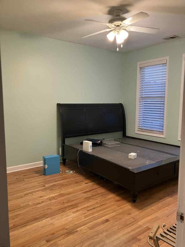 Building Photo - 612 S Western Ave