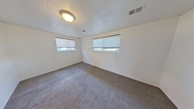 Building Photo - 4675 Holland St