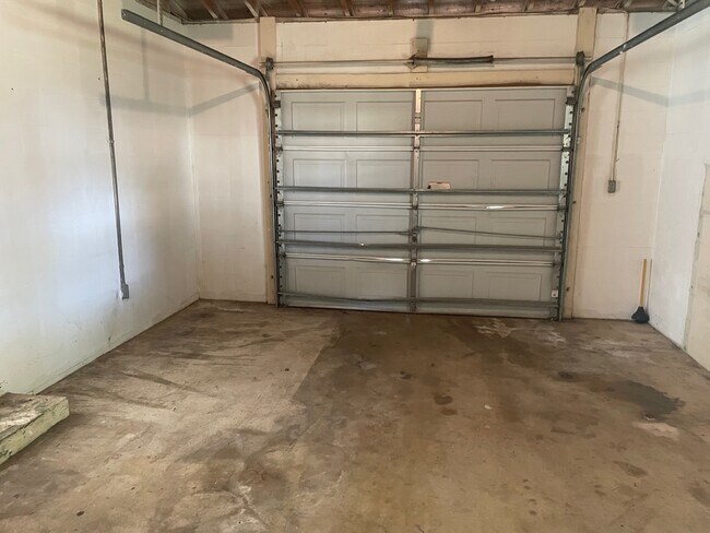 Building Photo - 728 Greenleaf Ave