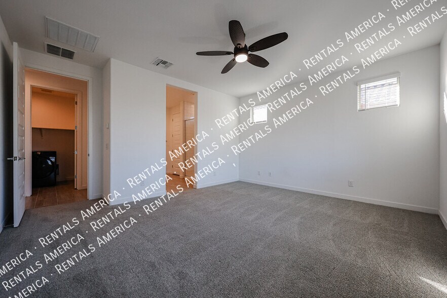 Building Photo - 2256 E Ridgewood Ln