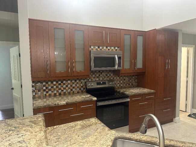 Building Photo - 5503 NW 39th Ave