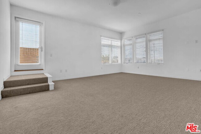 Building Photo - 4050 Glencoe Ave