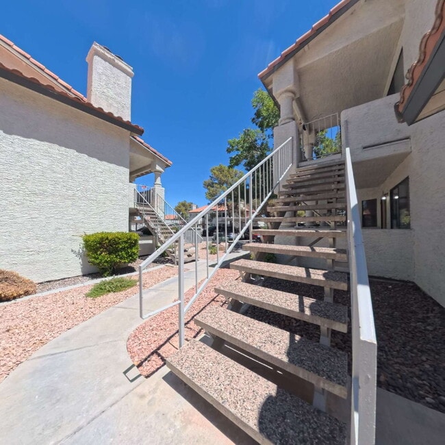Building Photo - Stunning 2-Bedroom Condo 2nd Floor at The Lakes!