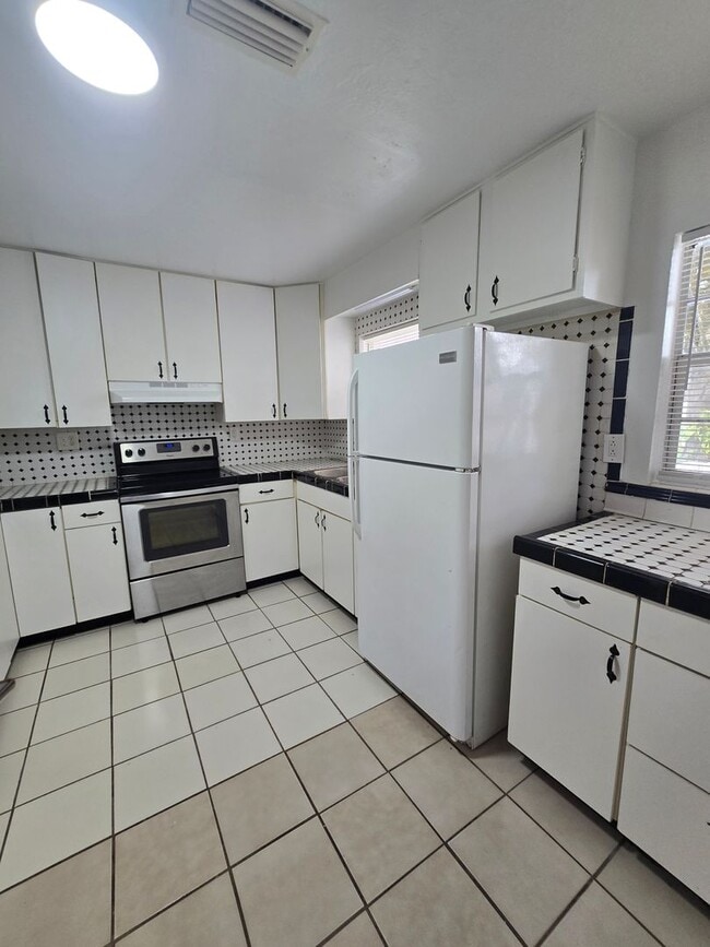Building Photo - 3 bedroom 1 bath