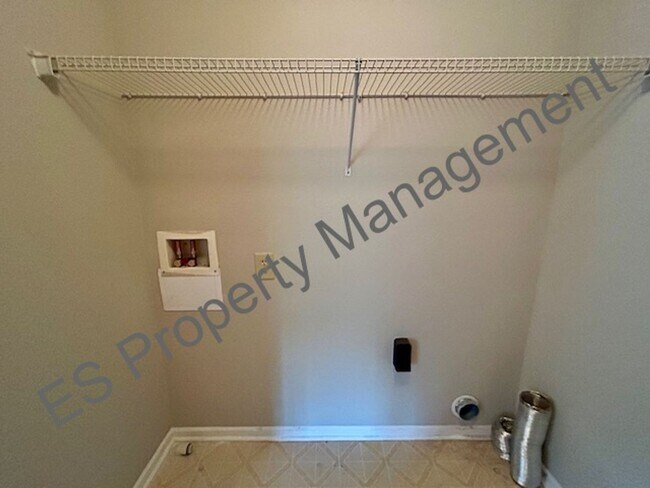 Building Photo - Great 3 Bedroom 2.5 Bathroom Two Story Home with Loft in Lawrence!