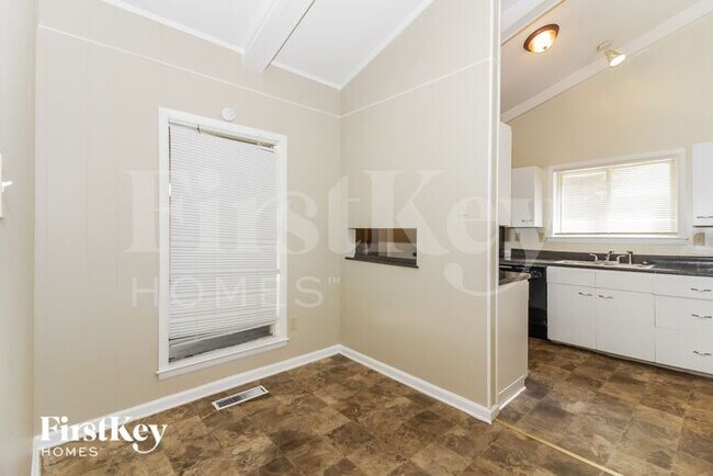 Building Photo - 3003 Dumbarton Rd
